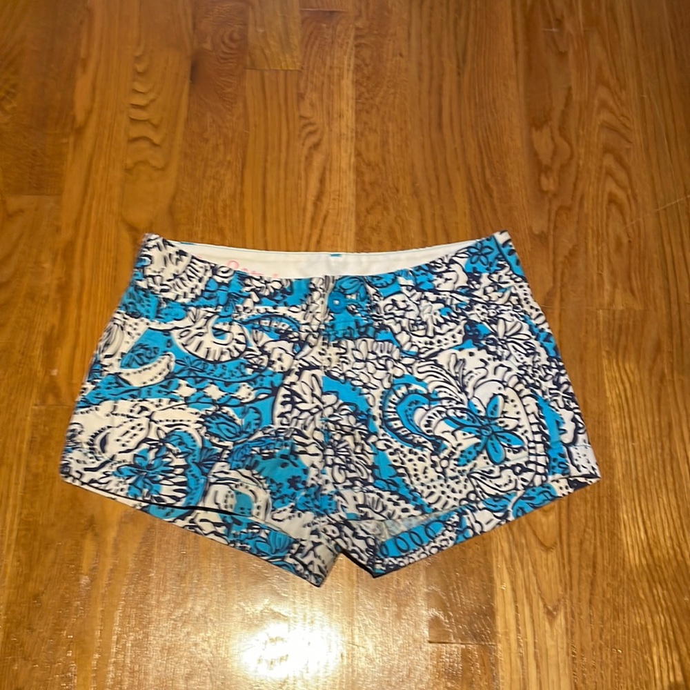 Lily Pulitzer Shorts Blue and White Floral Design. Women’s Adult Size 00.